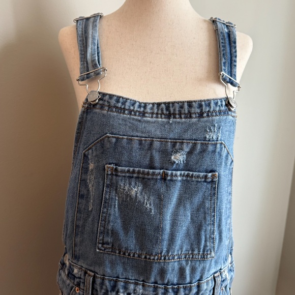 Wild Fable Distressed Denim Overall Shorts – Size M - Picture 2 of 9